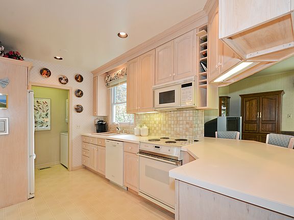 5th image of 7840 Kolmar Ave
