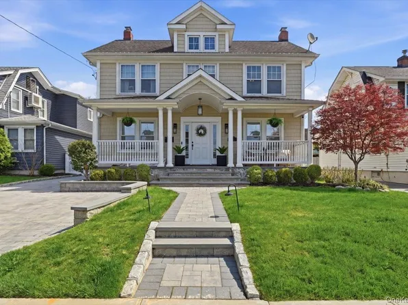 130 Wellington Road, Mineola, NY 11501