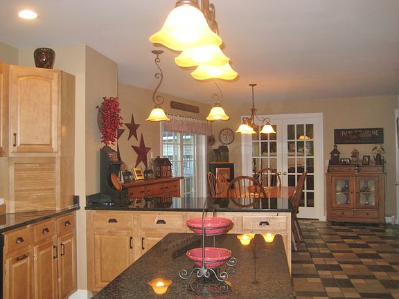 kitchen/dining area to LR