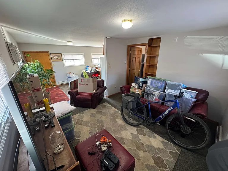 524 1/2 Hansina Ave — Photo 4