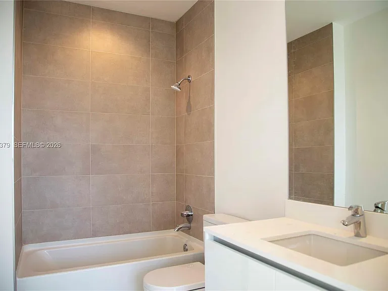 529 SW 11th St #202 — Photo 8