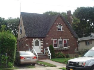 98 Union St, Roosevelt, NY 11575