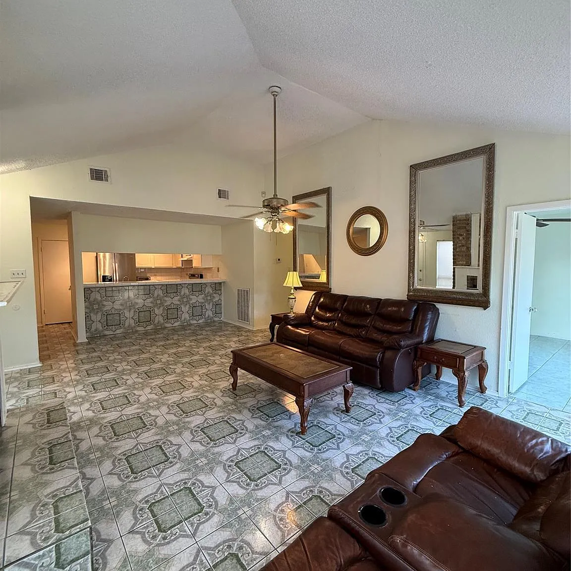 3 bed, 2.0 bath, 1620 sqft, $1,850 — Photo 4