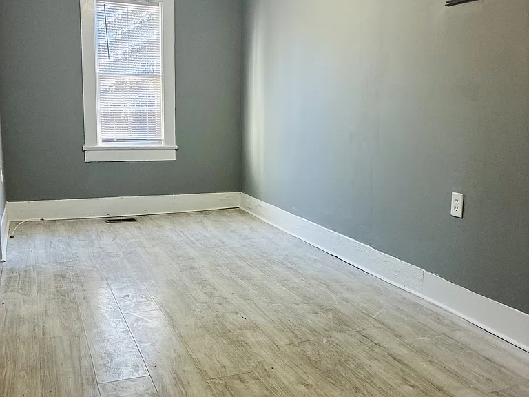 910 Walnut St — Photo 9