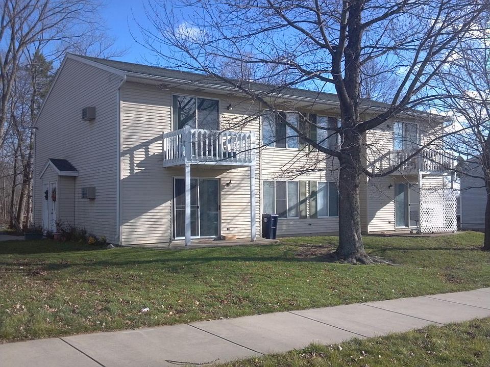 1st image of 369 Oxford Ct APT 3