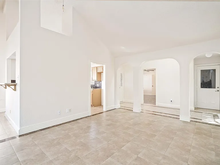 16054 Hidden Acres Dr — Photo 3