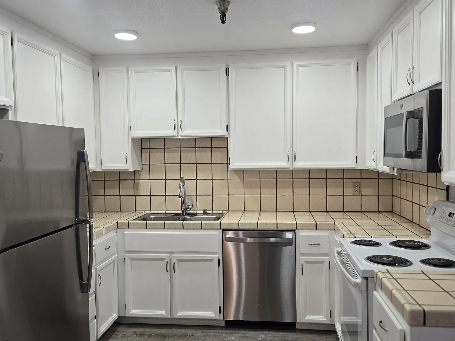 2 bed, 962 sqft, $2,650 — Photo 1