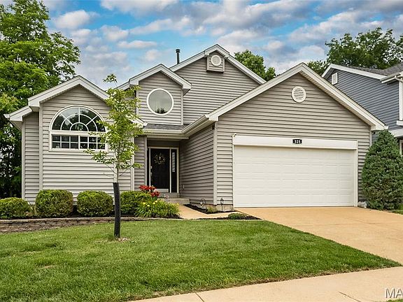 2nd image of 325 Valparaiso Ct
