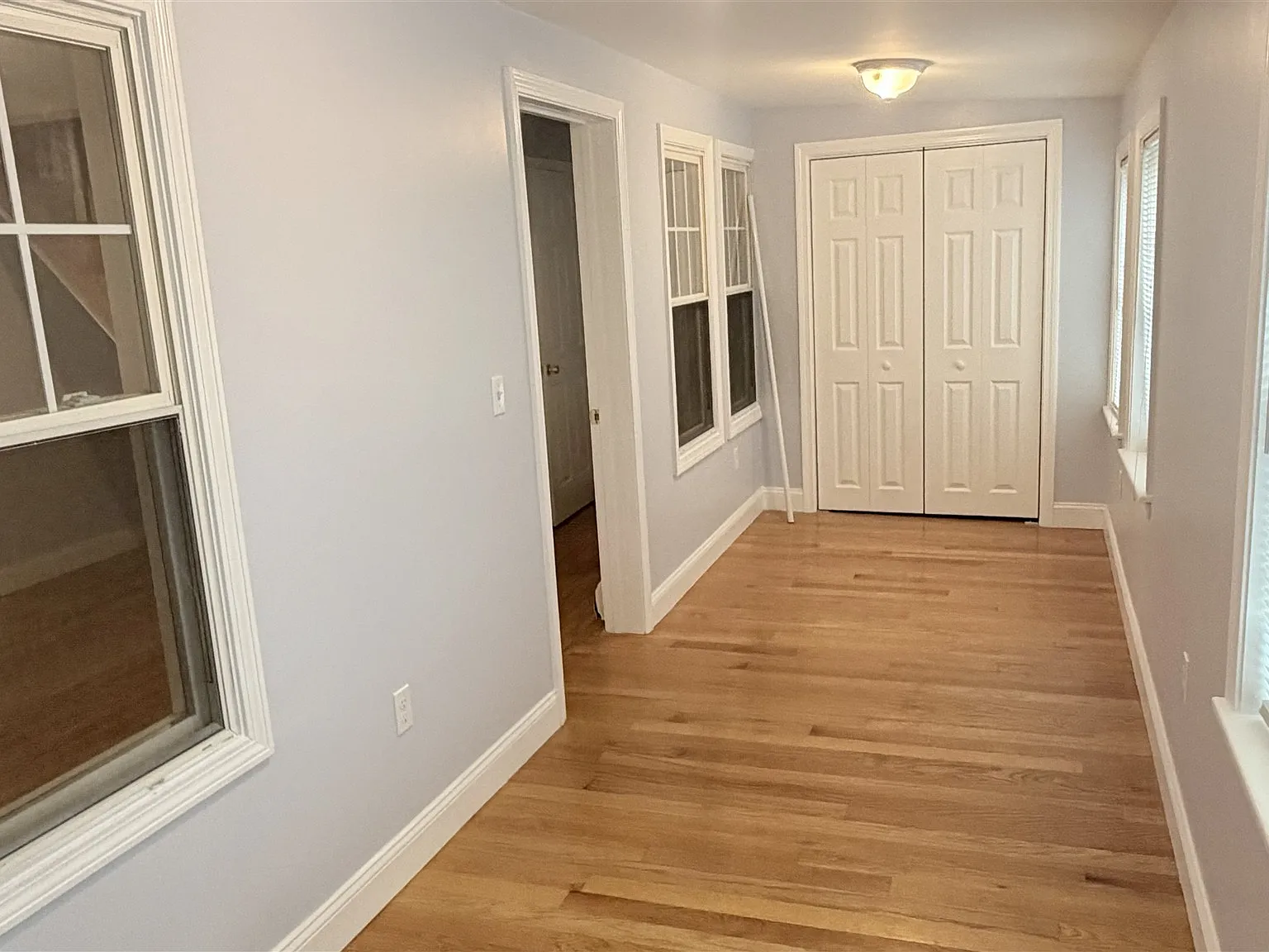 3 bed, 1100 sqft, $4,000 — Photo 3