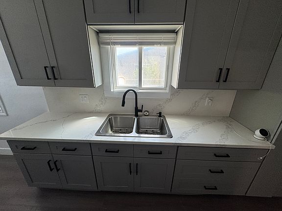 5th image of 1432 W 101st St