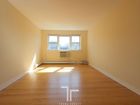 3rd image of 625 W Wrightwood Ave APT 0322