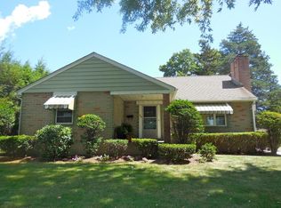 29 8th Ave, Chicopee, MA 01020