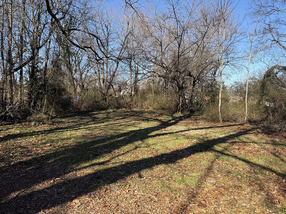 2nd image of 806 Brookfield Dr