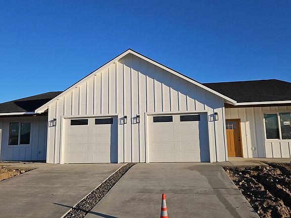 2nd image of 910 5th Ave NE #B