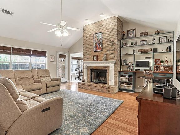 5th image of 553 Driftwood Cir