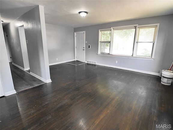 3rd image of 8334 Carl Ave