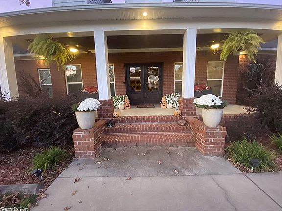 4th image of 6 Oakwood Dr