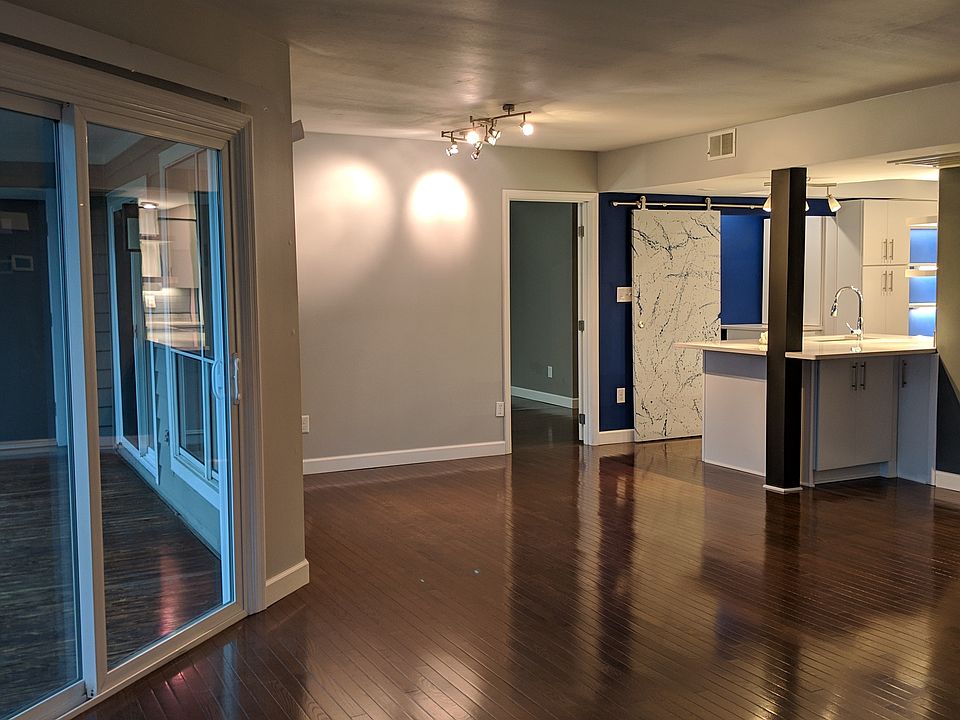 Entry view - layout