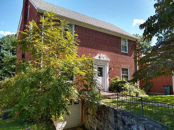 2nd image of 22 Fairfax Dr