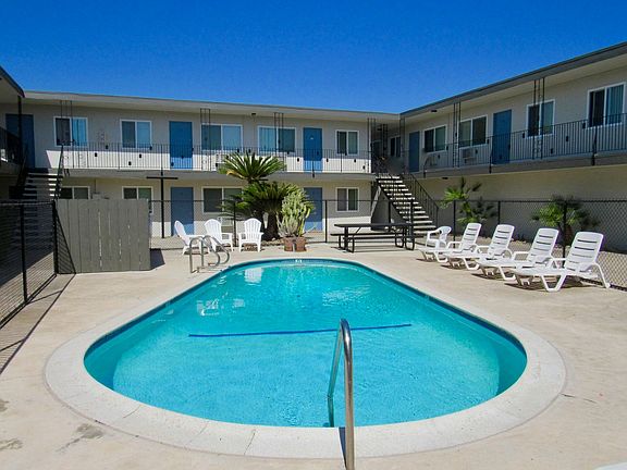 3rd image of 454 N Fig St APT 3