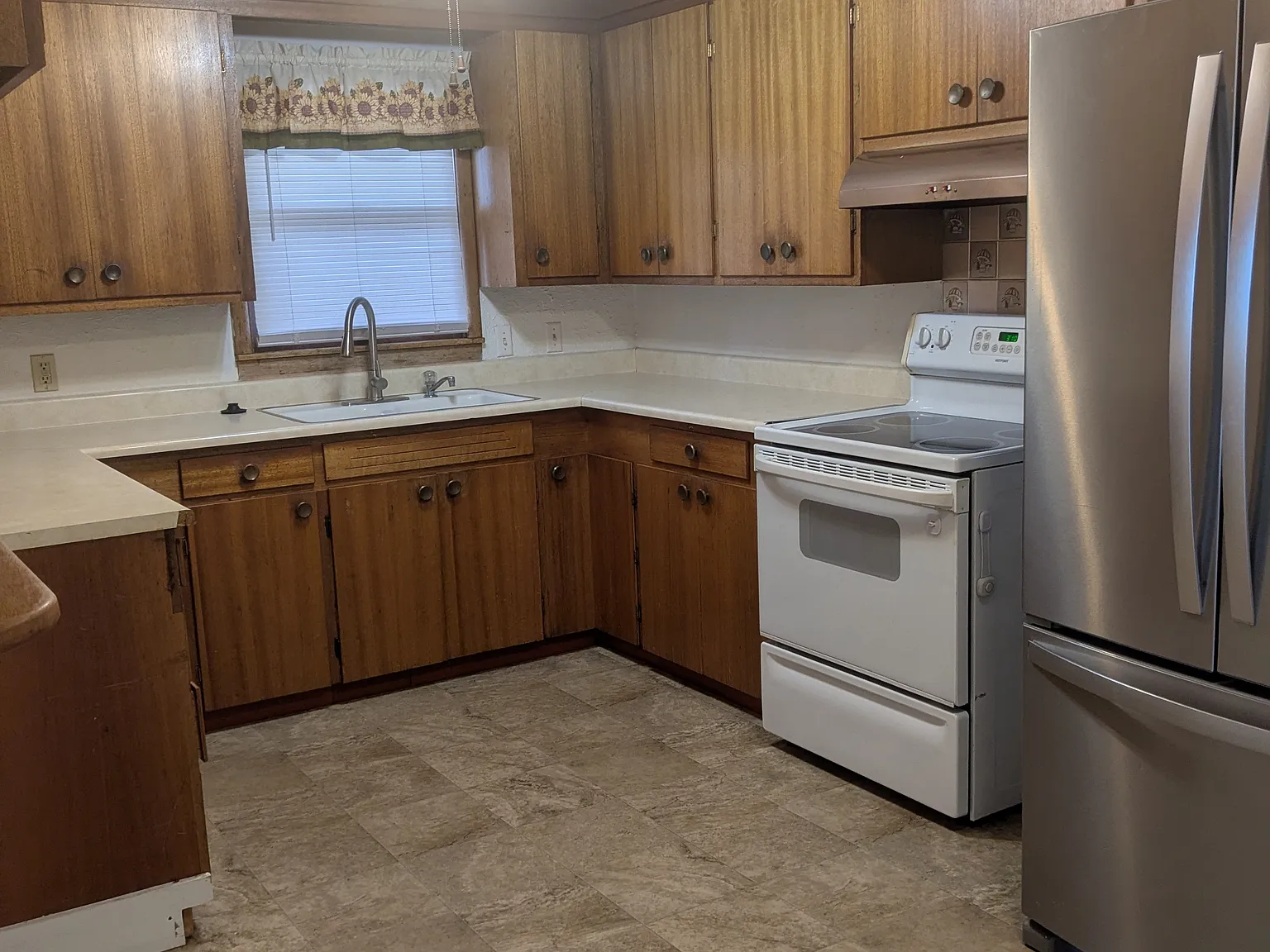 4 bed, 1379 sqft, $1,950 — Photo 2