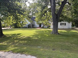 1533 E Goodrich Ln, Fox Pt, WI 53217