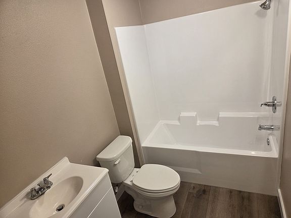 3rd image of 420 NE 35th St #418