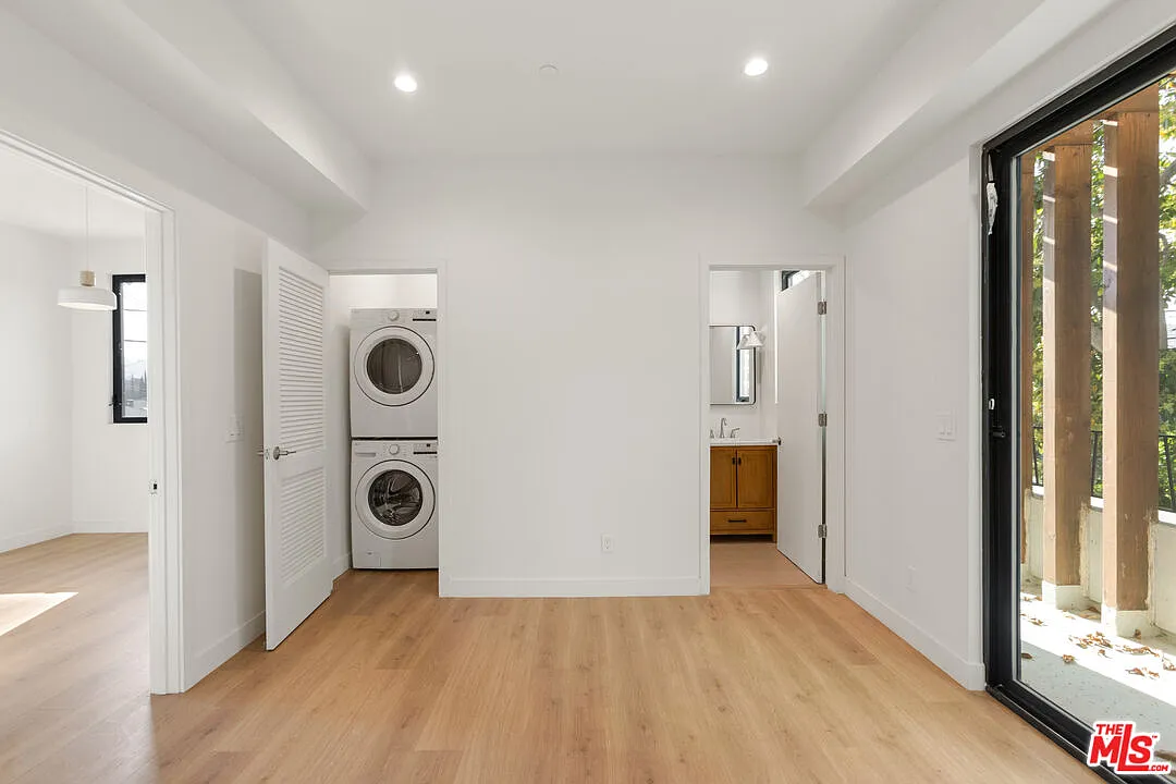 2 bed, 1.0 bath, 500 sqft, $2,745 — Photo 3