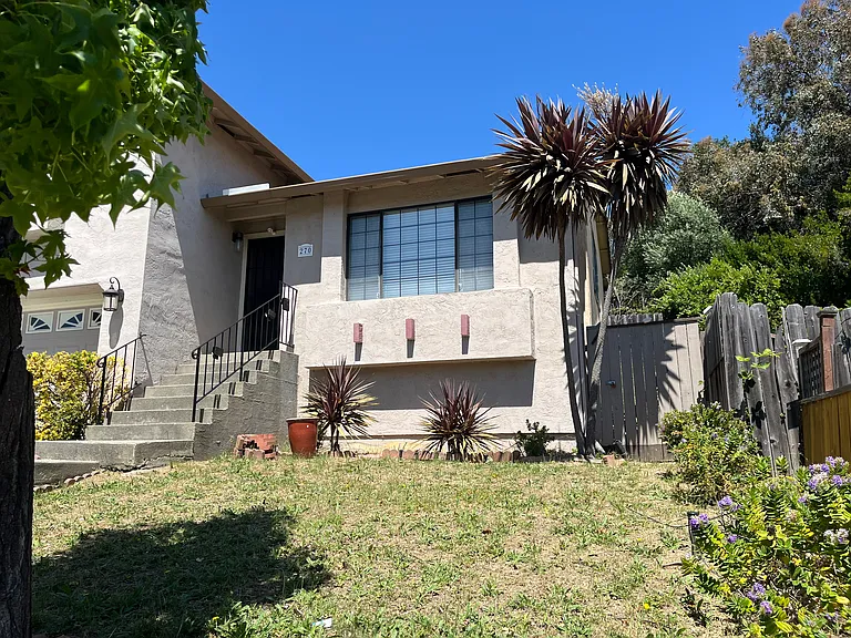 270 Riverview Dr — Photo 1