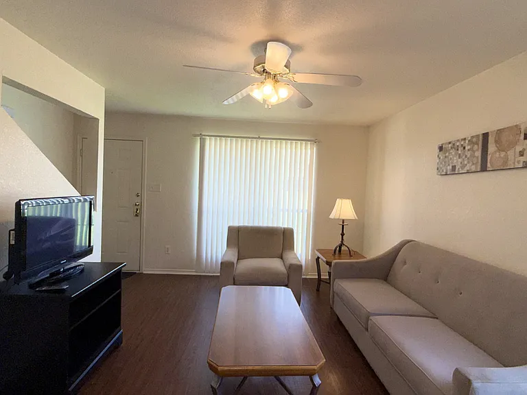 4104 Terri Linn Dr #B — Photo 3
