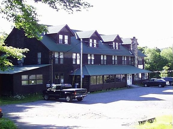 RUSTIC ADIRONDACK LODGE