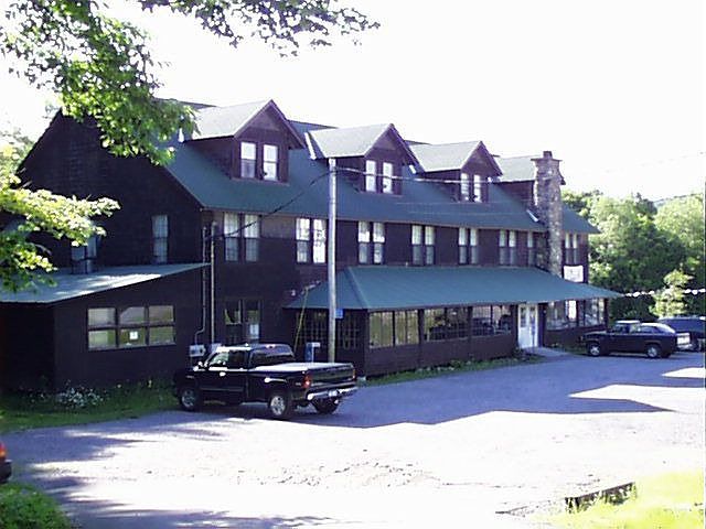RUSTIC ADIRONDACK LODGE