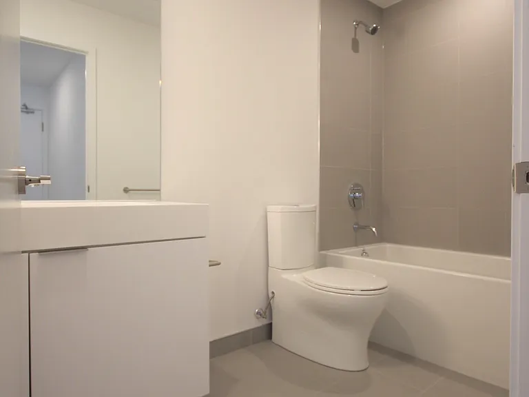 33 Helendale Ave #617 — Photo 14