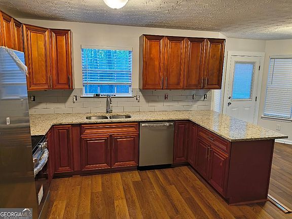 5th image of 2590 Gilberts Br