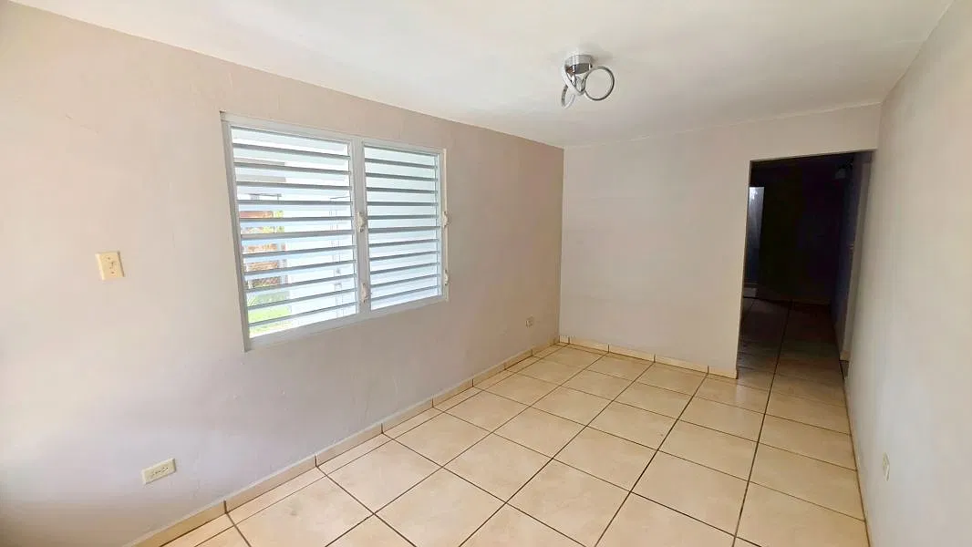 3 bed, 1.0 bath, 1380 sqft, $1,200 — Photo 2