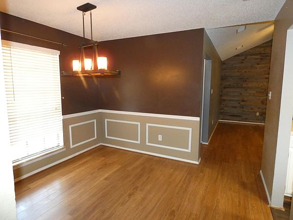 5th image of 49 Shady Brook Cir