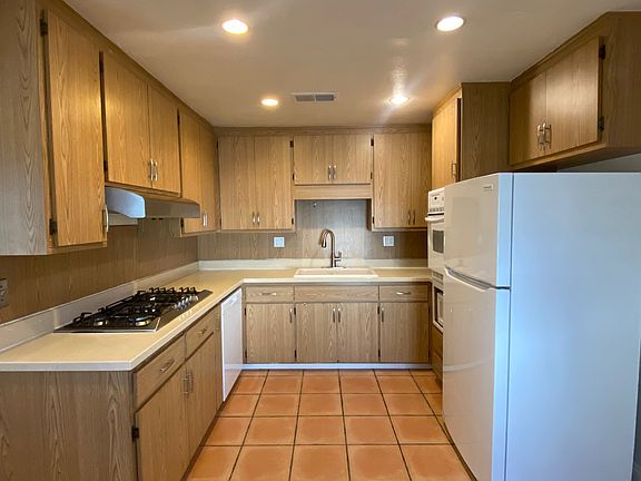3rd image of 1403 Bradley Ave