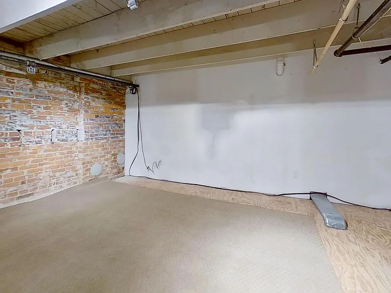 211 N Neil St #202 — Photo 4