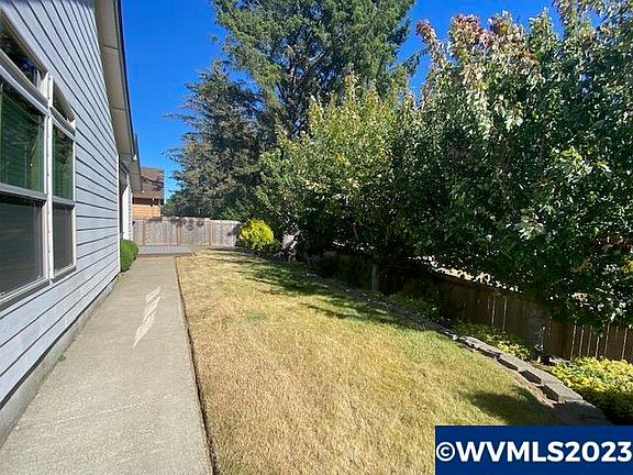 5th image of 2660 NE 45th St