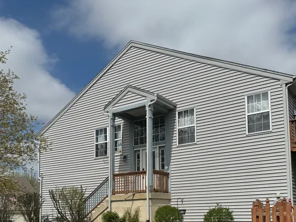 99 Seton Creek Dr, Oswego, IL 60543