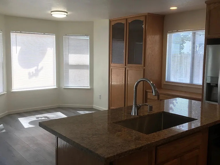 1068 Junction Dr — Photo 5