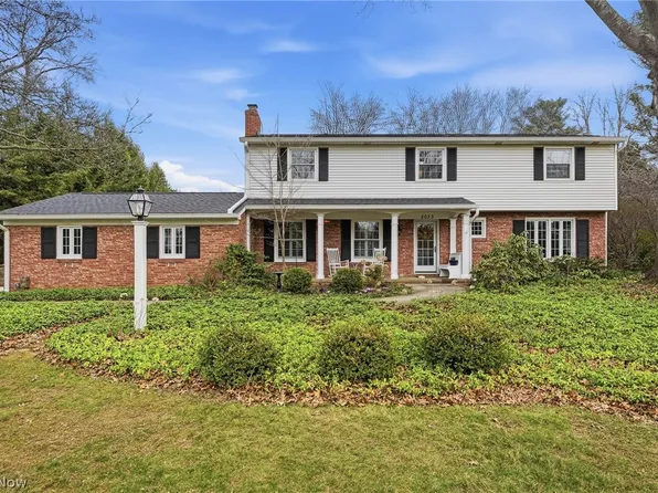 2033 Red Coach Rd NW, North Canton, OH 44720