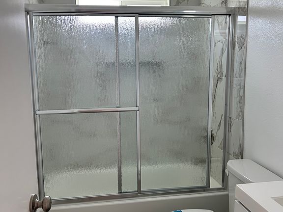 5th image of 4246 Swift Ave APT 1