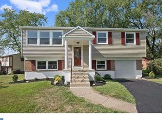 101 Woodview Ln, Cinnaminson, NJ 08077