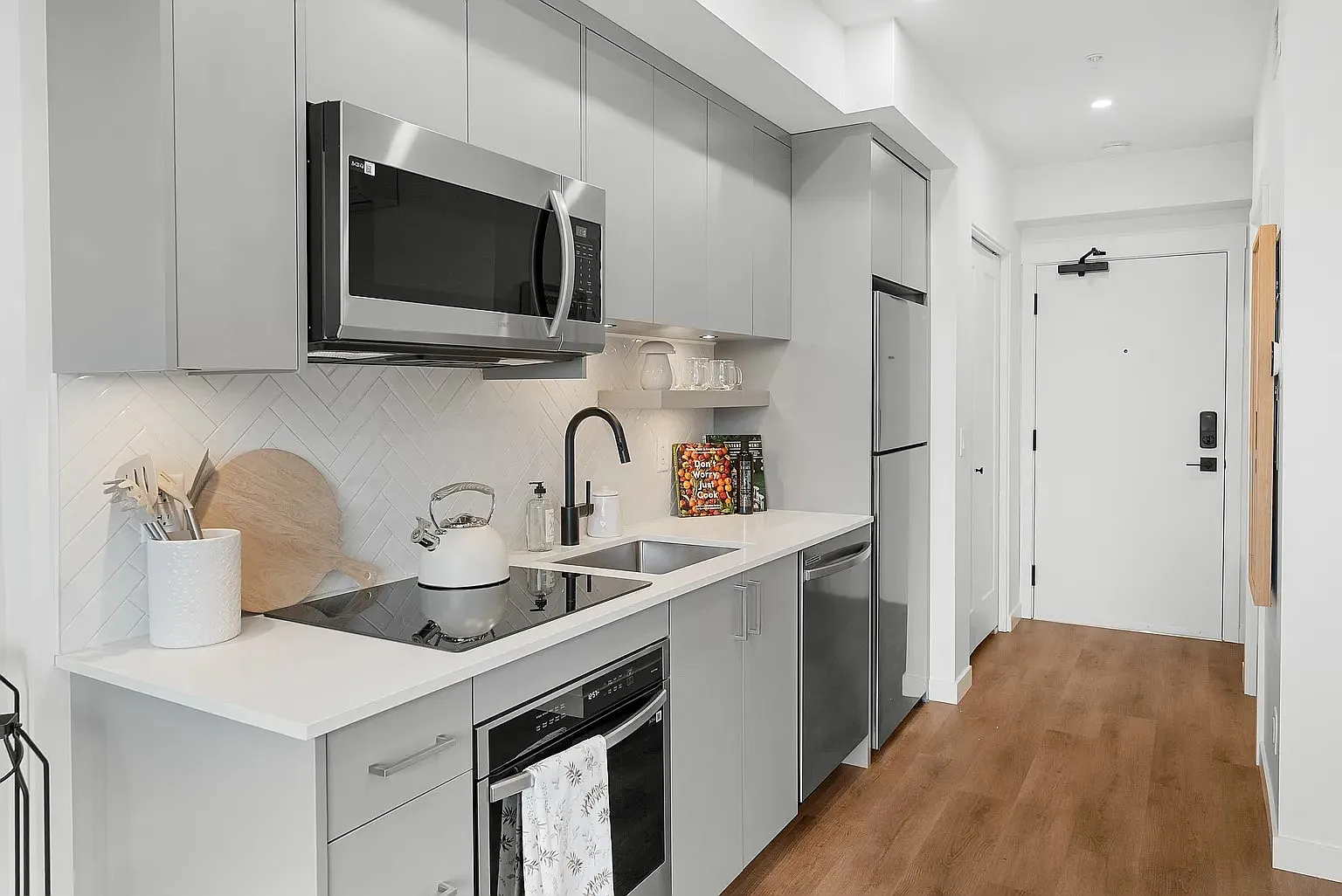 1301 Belaire Ave — Photo 2