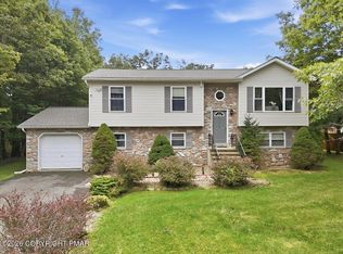 1216 Glade Dr, Long Pond, PA 18334