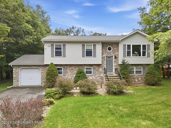 1216 Glade Dr, Long Pond, PA 18334