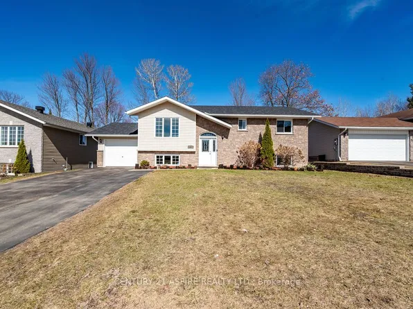 64 Spruce St, Petawawa, ON K8H 3N6