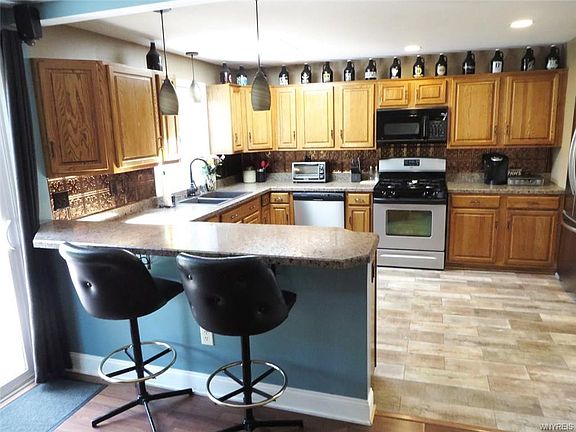 2nd image of 225 Warner Ave