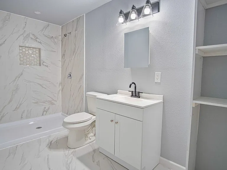 318 Vine St — Photo 21